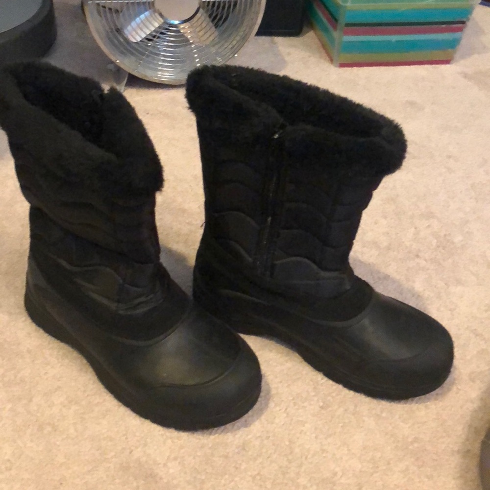Snow boots